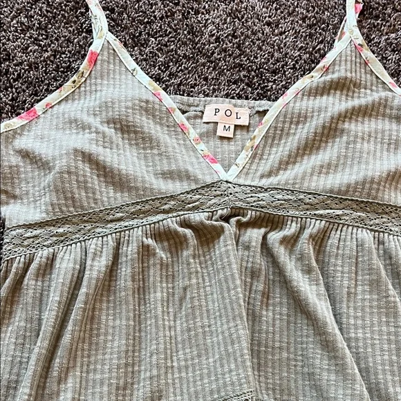 POL Floral tank top - Picture 4 of 13